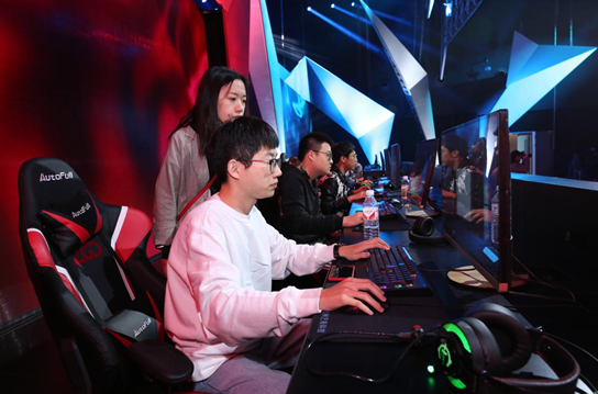 带伤参加东 带伤参加东